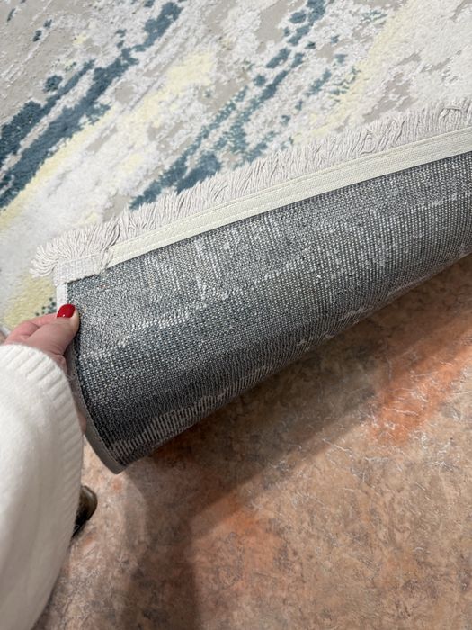 Продам ковер в хорошем состоянии