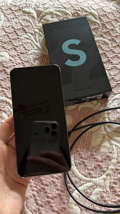 Продам samsung s22 256