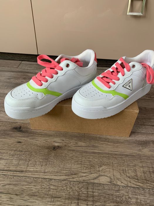 Спортни обувки Guess