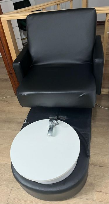 Scaun pedichiură profesional cu bazin – confortabil și elegant