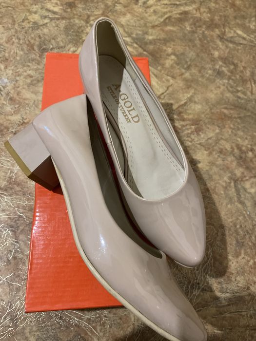 Бежевый туфли Б/у