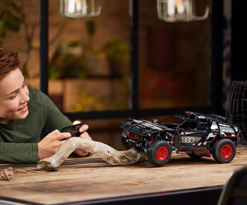 LEGO 42160 Technic 42160 - Audi RS Q e-tron