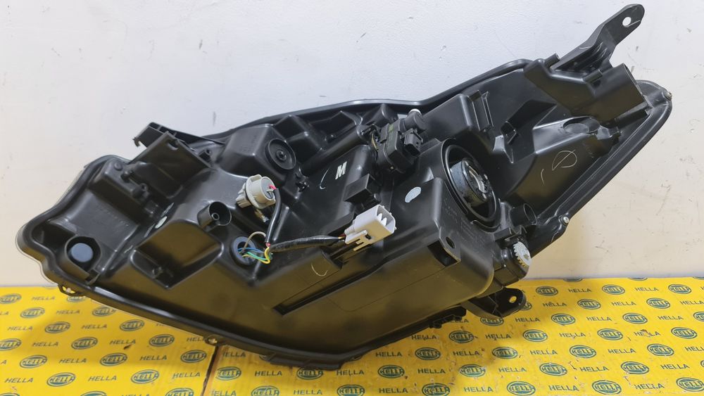 Far faruri halogen led drl Toyota Yaris 3 2014+ HIR2 81130-0DA50