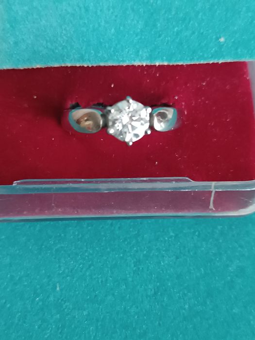 Продам статусное  бриллиантовое  кольцо для богатых