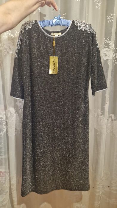 Продам  новые платья