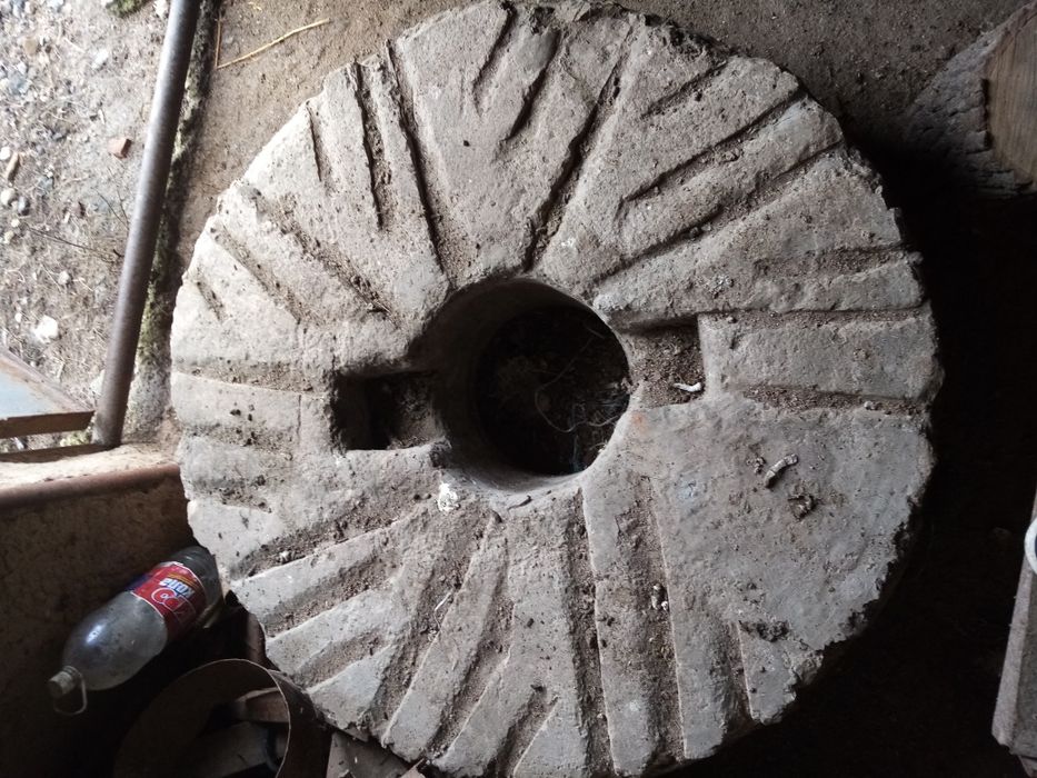 Воденични камъни