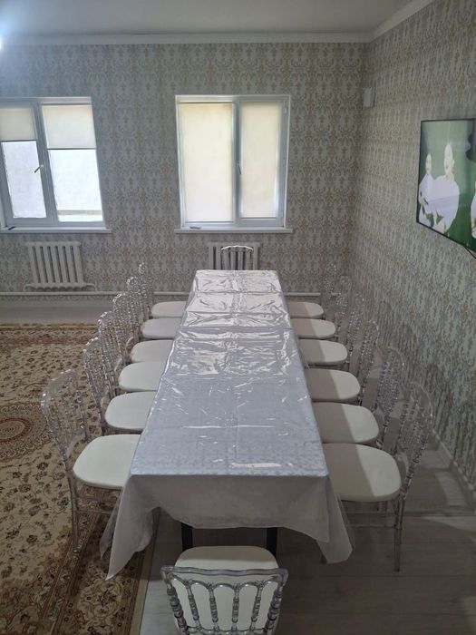 Прозрачные стулья