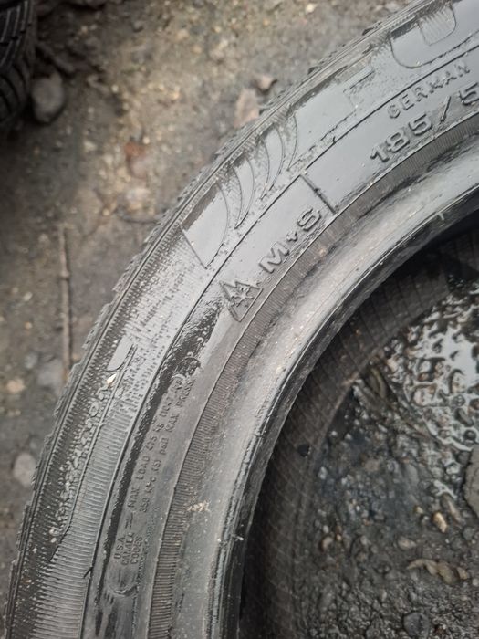 Vand 1  sau 2 anvelope  185 55 15 bune  de iarna