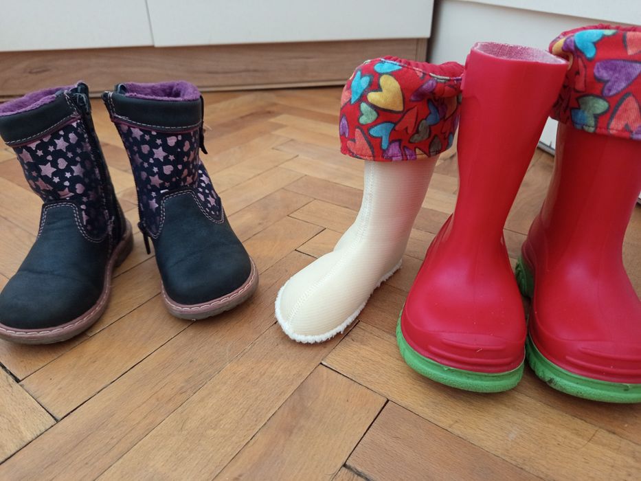 Ботушки цена за двата чифта- гумени(20 номер) лилави (21номер)