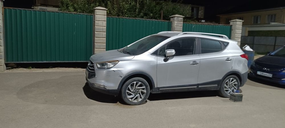 Автомобиль Jac s3 2016 года