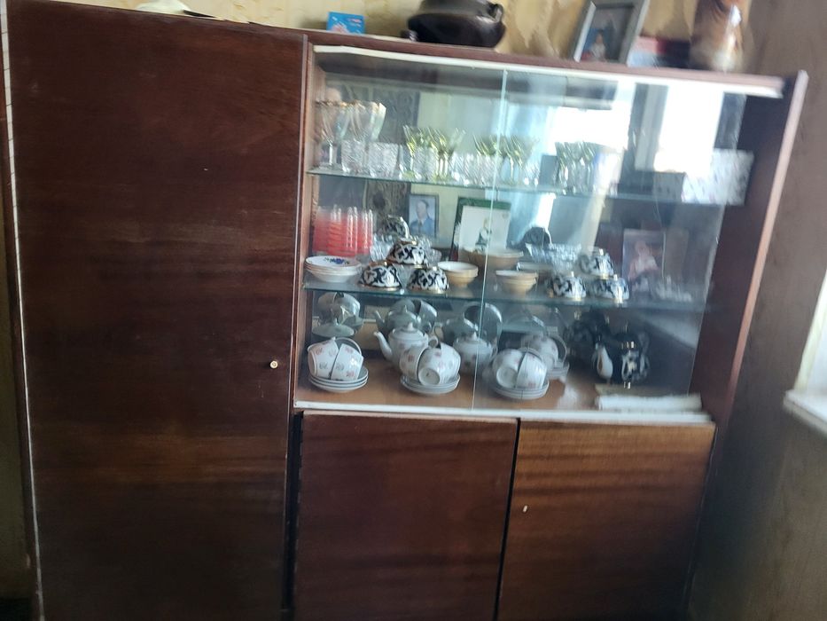 Продаётся сервант