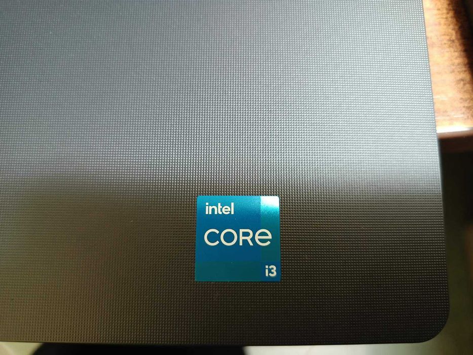 Лаптоп DELL Vostro 3520