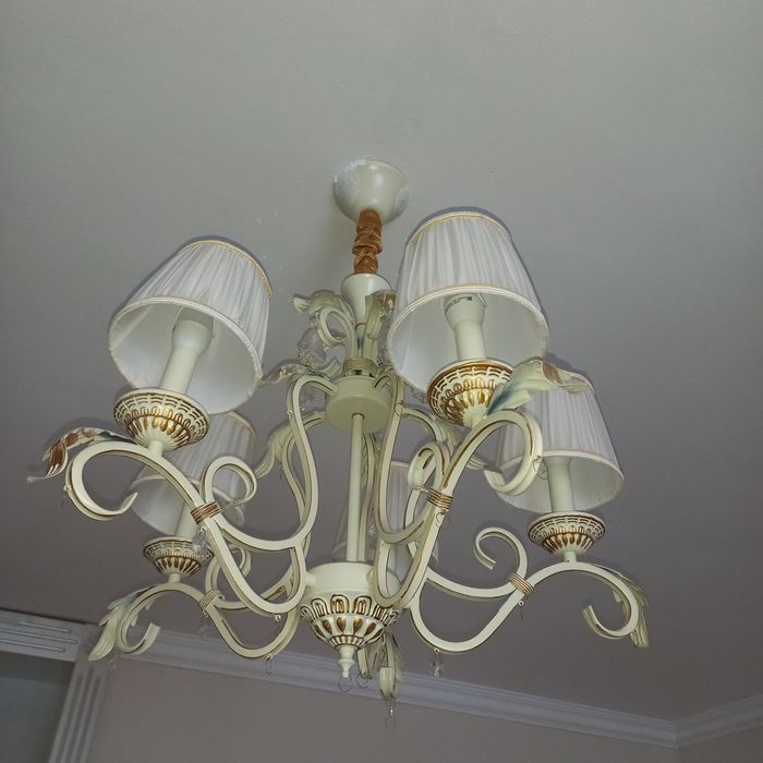 Продаеться люстры за 30к