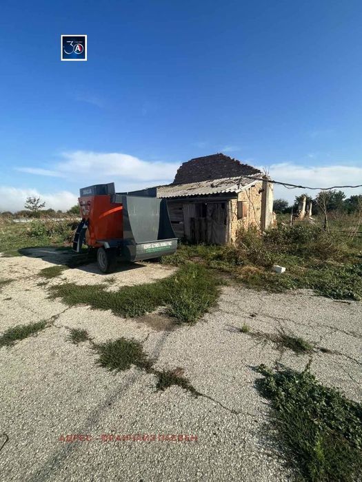 Пром. помещение в Плевен, област-с.Любеново площ 2568 цена 150000