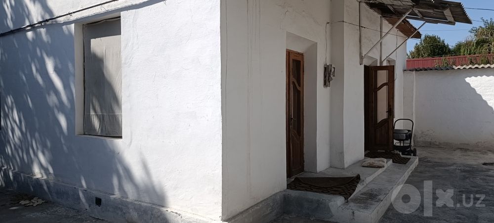 Ахунбабаева 3, 5-соток срочно продаётся дом.