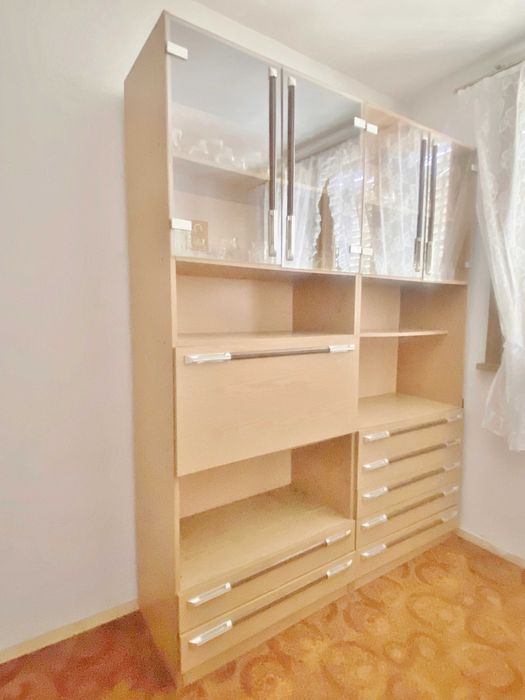 Цена - 40€. Два Компактни Модула за Дневна стая в цвят Млечен Дъб/Бук