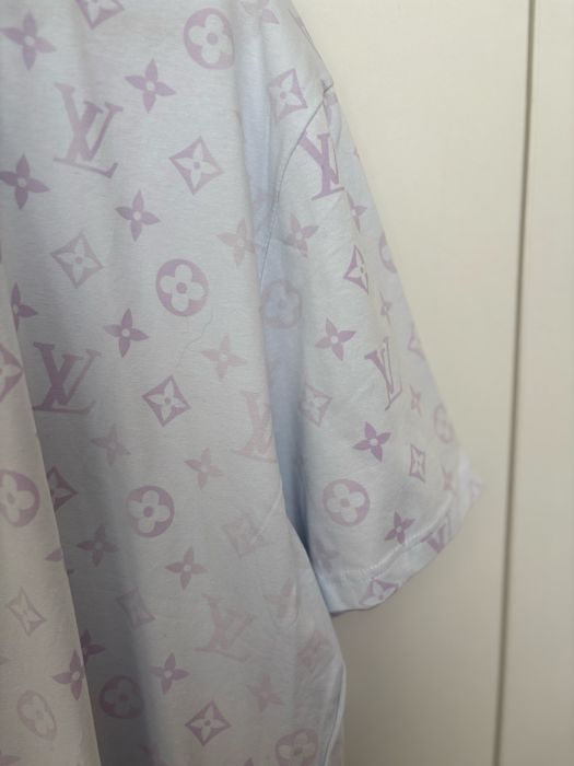 Tricou sensibil la lumina