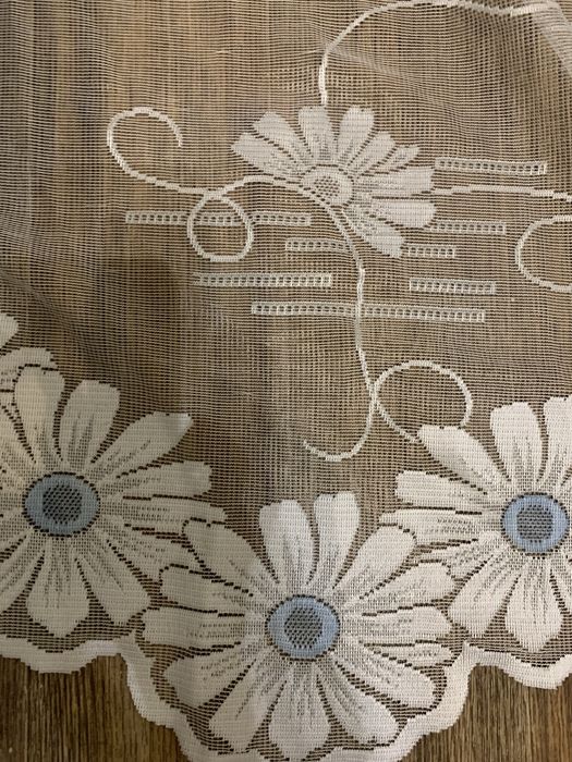 Тюль готовая (две штуки)