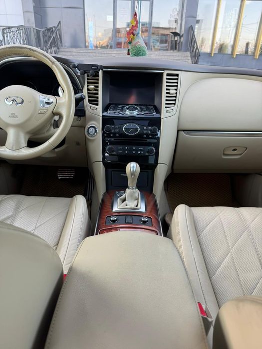 Продам Инфинити QX70