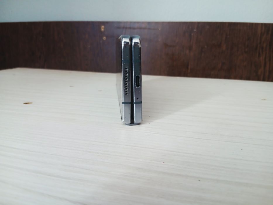 Samsung Galaxy Z Fold 4 - Piese / Ecranul pliabil defect