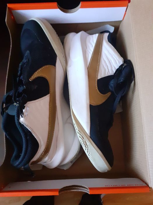Дамски маратонки Nike