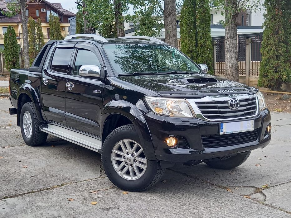 TOYOTA Hilux