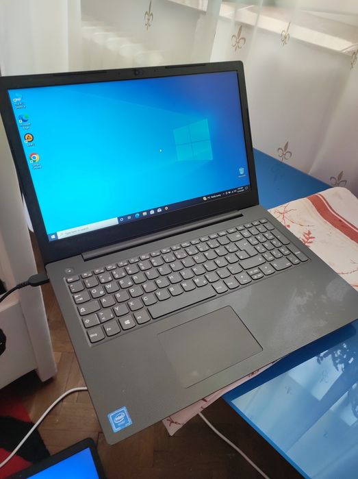 Laptopuri diferite modele complete
