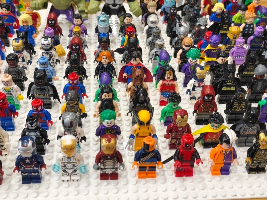 LEGO мини фигурки - Марвел и ДиСи