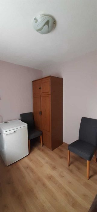 Inchiriez camera camin tip garsoniera