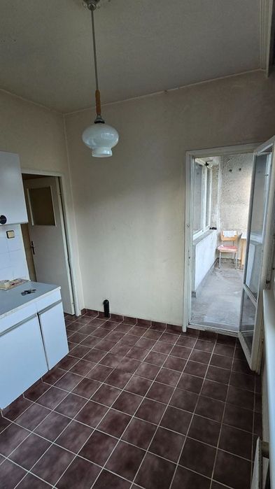 Двустаен апартамент в район Слатина! За ремонт! До детска градина!