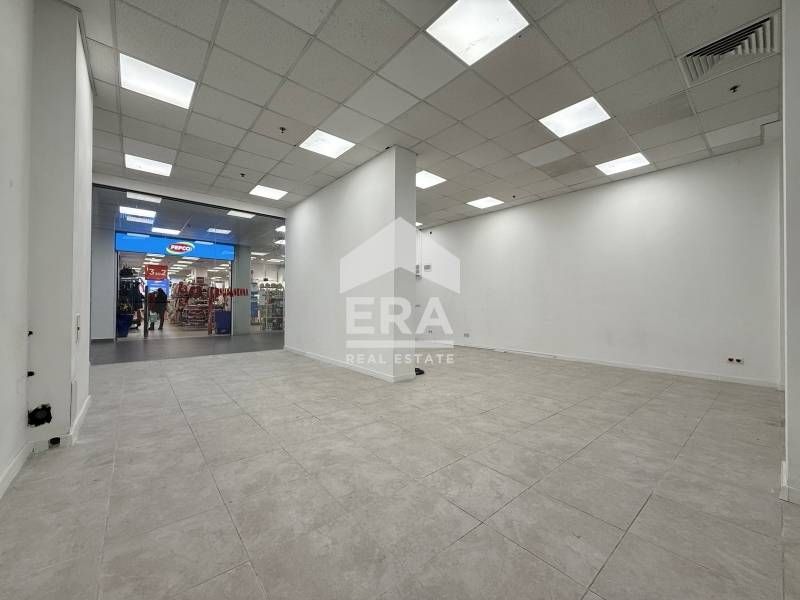 Магазин в голям търговски център на бул. Мадрид, кв. Оборище