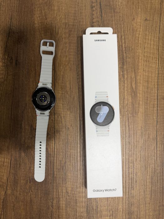 Samsung Galaxy Watch7 44mm LTE Silver – Smartwatch Premium, GPS, Monitorizare Sănătate, Ca Nou