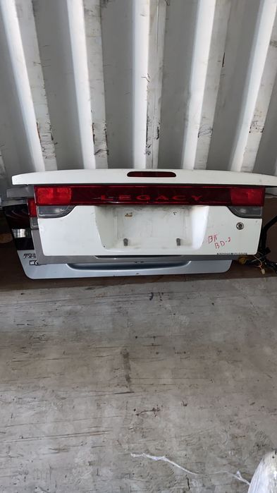 Крышка багажника субару