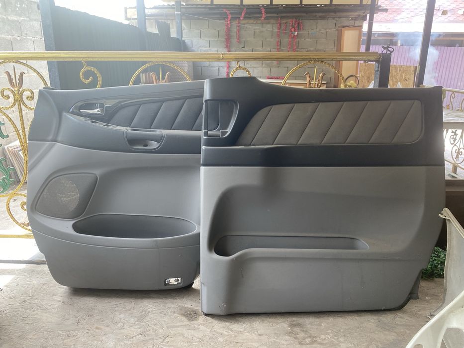 Продам правые боковые и задние двери от 10- кузова альфарда