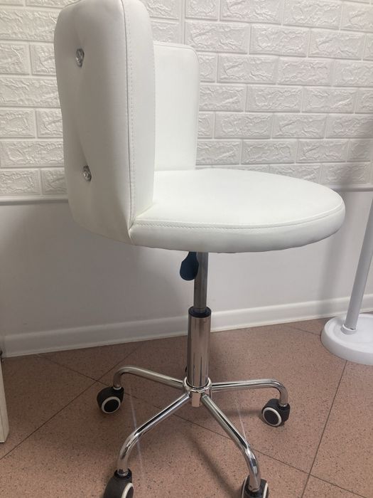 Продам  стул с регулятором высоты