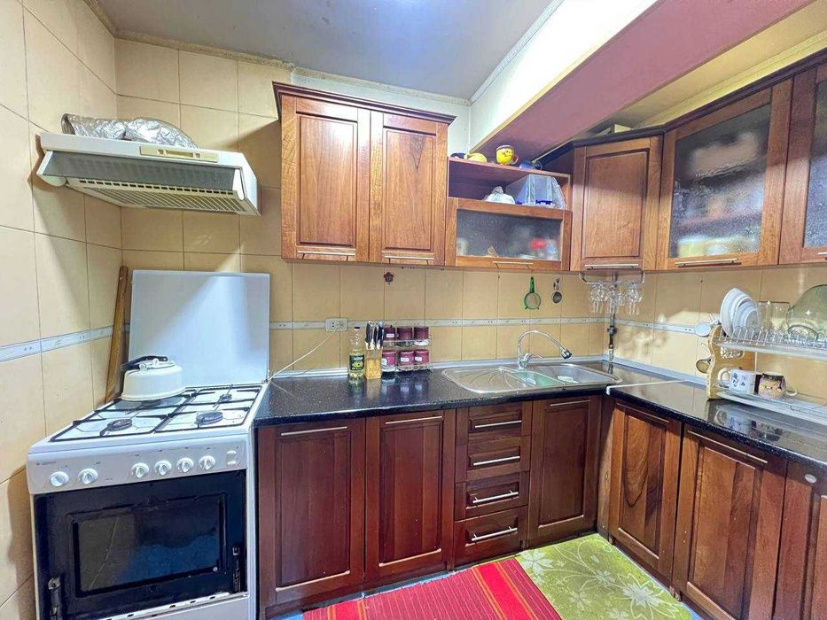 Юнусабад 18 квартал 4/1/4 Кирпичный дом есть огород + подвал !