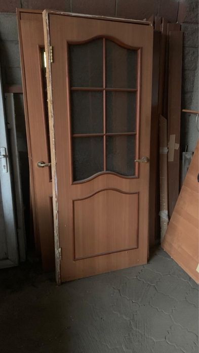 Двери, диван , шкафы и униза