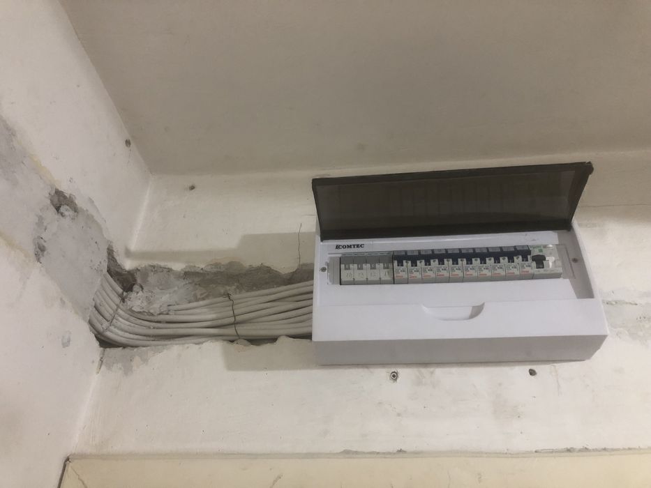 Electrician certificat Anre-refacere instalatie electrica apartamente