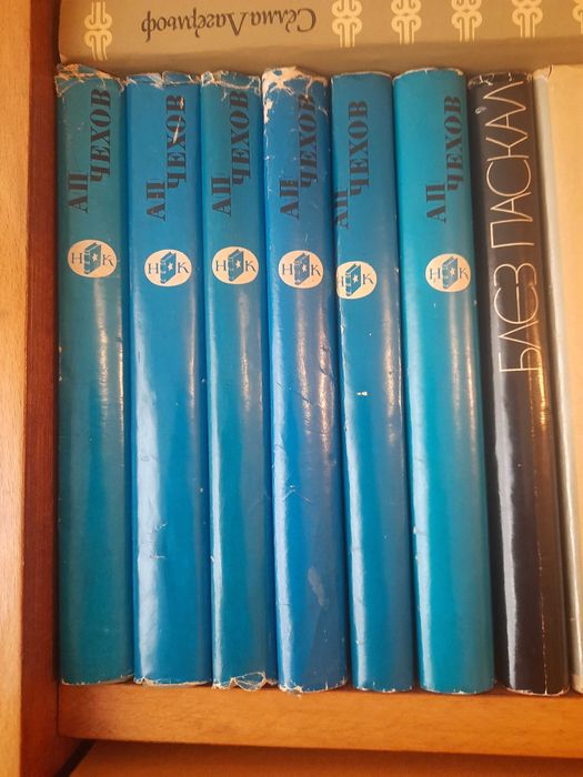 Продавам книги на Вазов  Д.Талев,Йовков Чехов  и др.