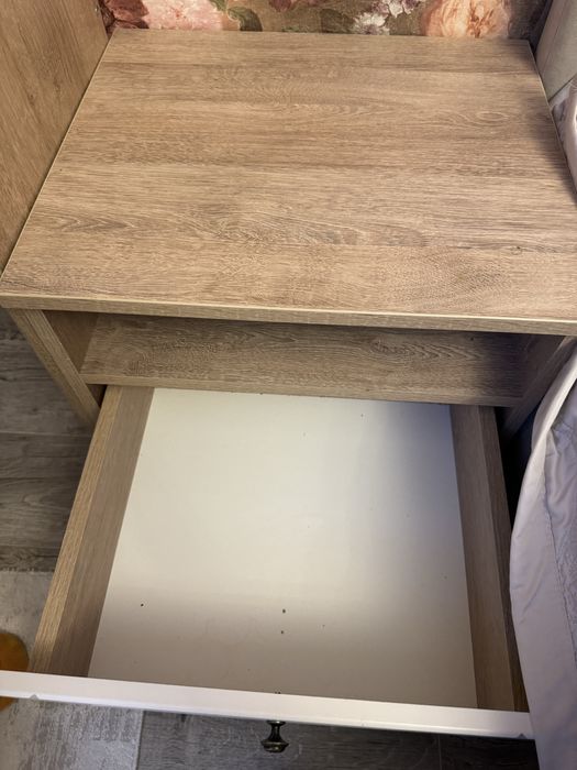 Туалетный столик и тумбочка