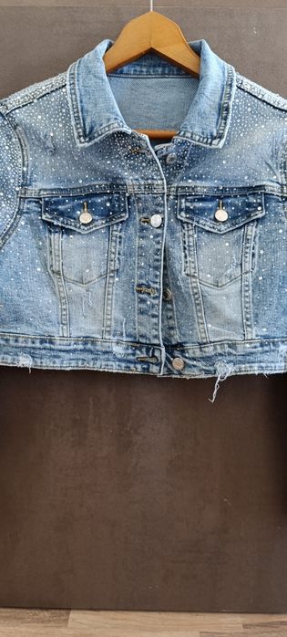 Късо дънково яке с камъни