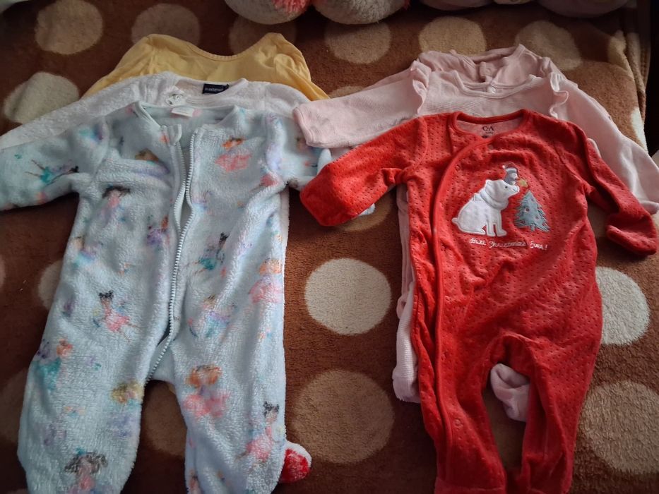 Hainute fetita bebe