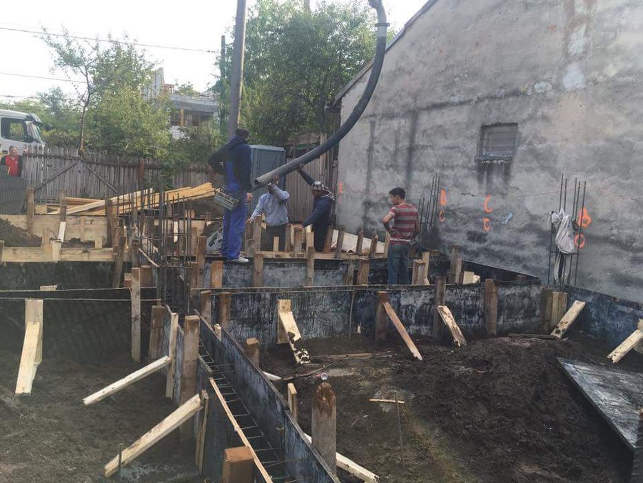 Echipa constructii de la rosu
