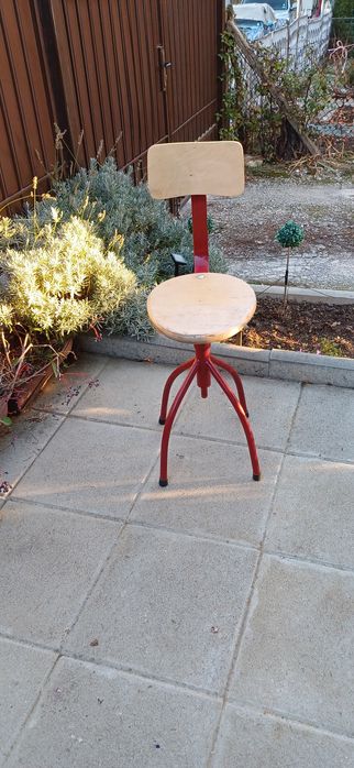 Ретро въртящ се стол