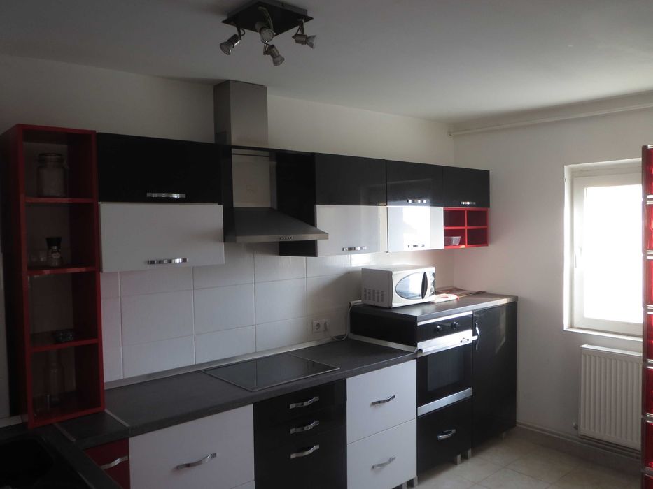 Mobila bucatarie cu electrocasnice
