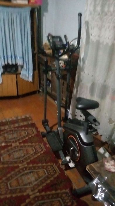 Вело тренажор почти новая ползивалис всего месяц
