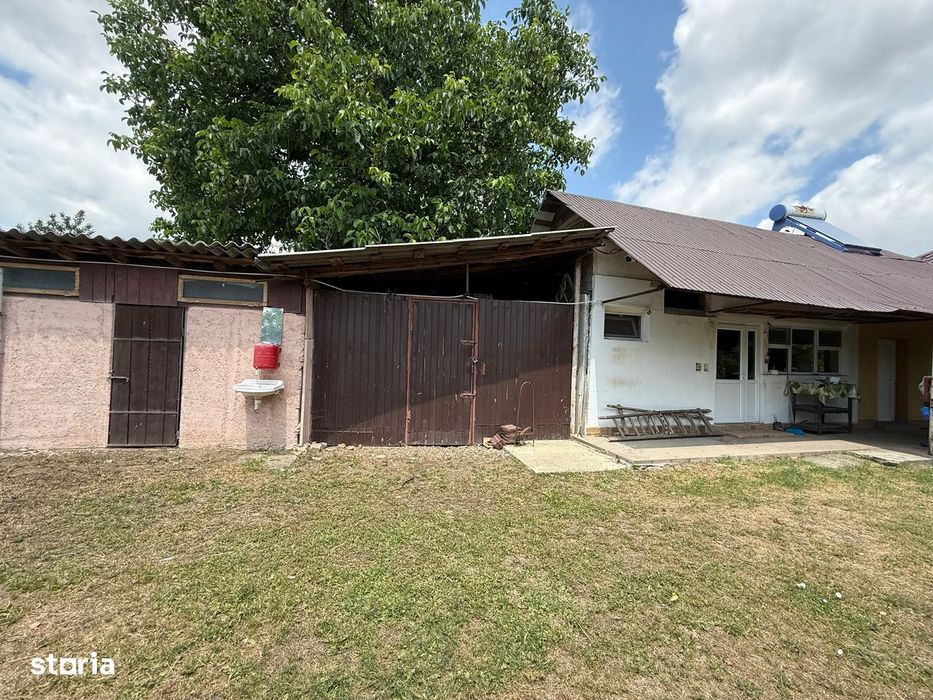 Casă de vânzare cu teren 3750 mp