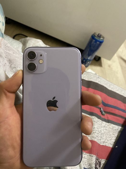 Айфон 11  64 гб акб 71%