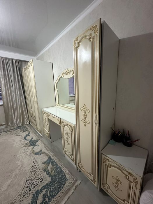Продам спальный гарнитур