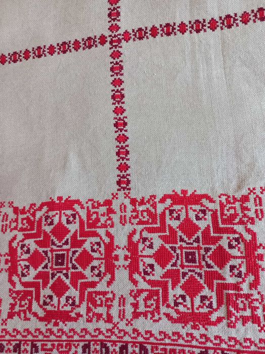 Уникално голямо каре с българска ръчна бродерия